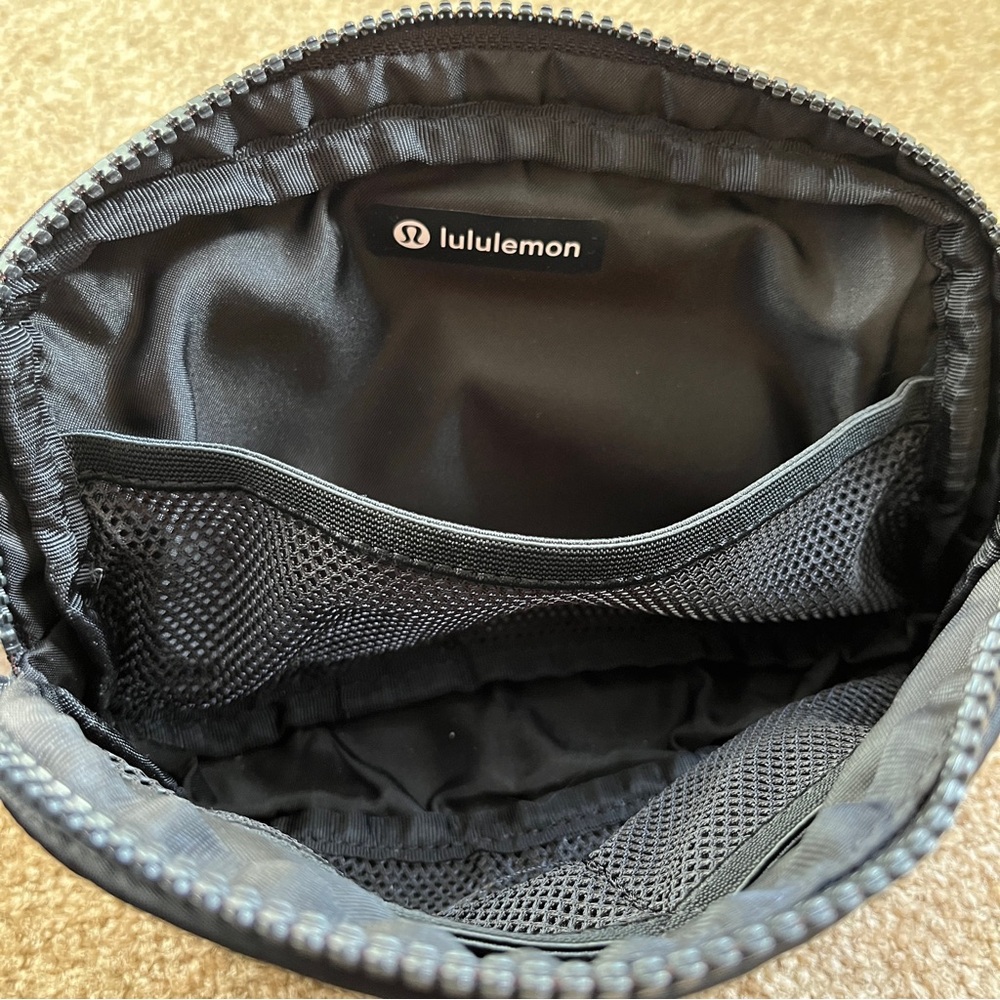Lululemon Everywhere Belt Bag - Picture 6 of 7